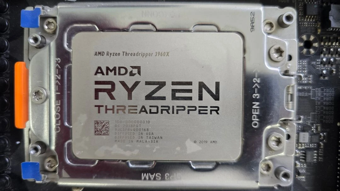 AMD 라이젠 스레드리퍼 3960X + GIGABYTE TRX40 AORUS MASTER 메인보드 + 수냉쿨러 세트 이미지