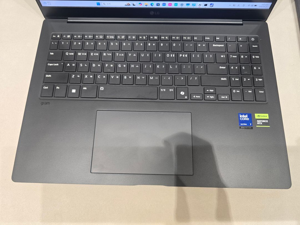 LG 그램 PRO Ai 16 최고사양 노트북(RTX5050, 32GB, Ultra7 255H, 1TB) 이미지