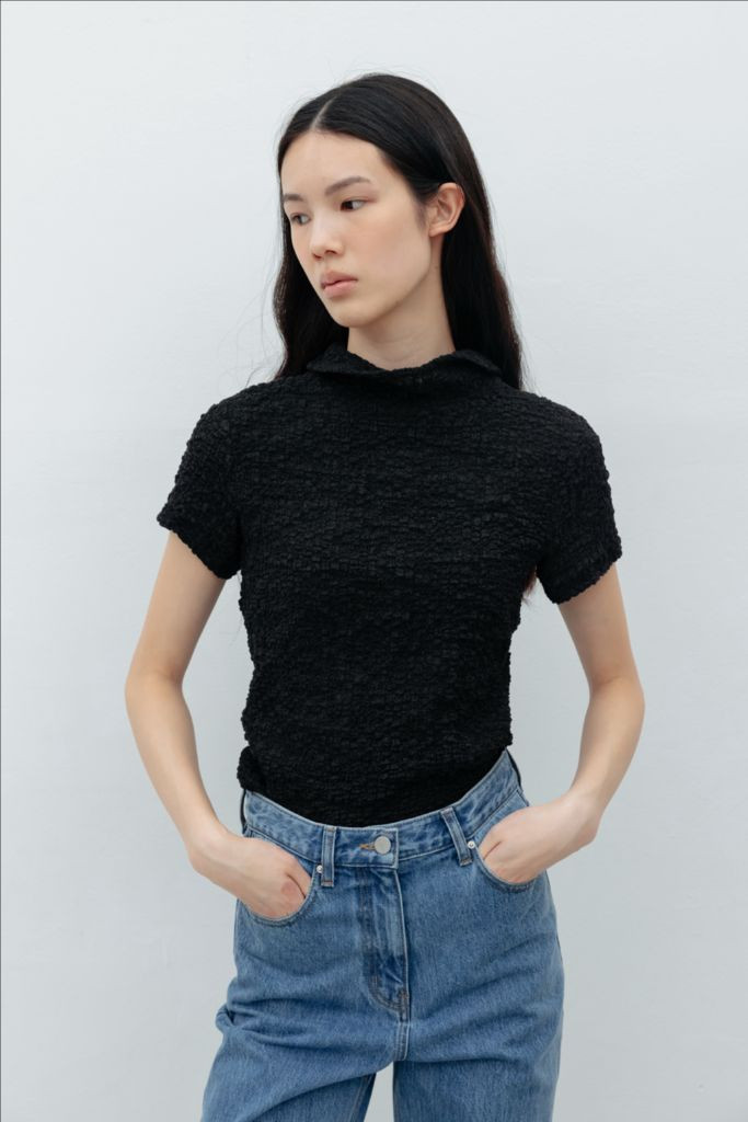 레이스 Crinkle Back-Open Turtleneck Top_ Black 크링클 백오픈 터틀넥 탑 블랙 이미지