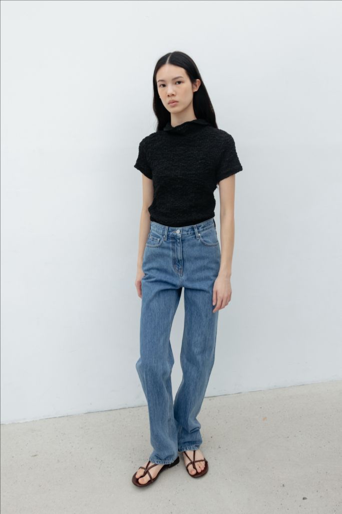 레이스 Crinkle Back-Open Turtleneck Top_ Black 크링클 백오픈 터틀넥 탑 블랙 이미지