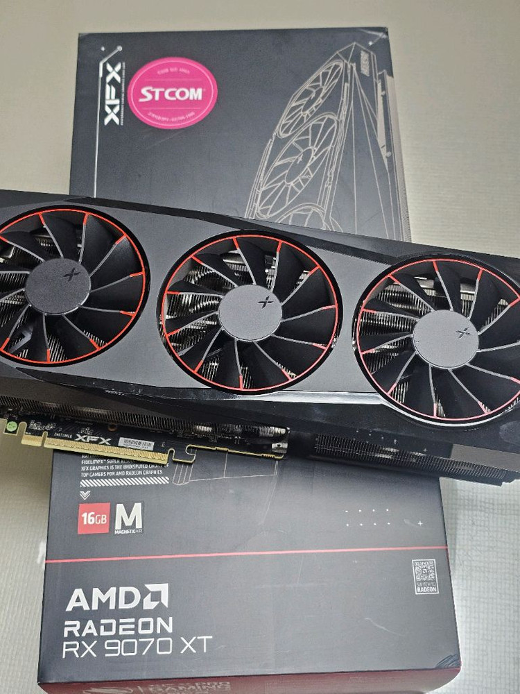 XFX 라데온 RX 9070 XT QUICKSILVER Magnetic Air D6 16GB 이미지