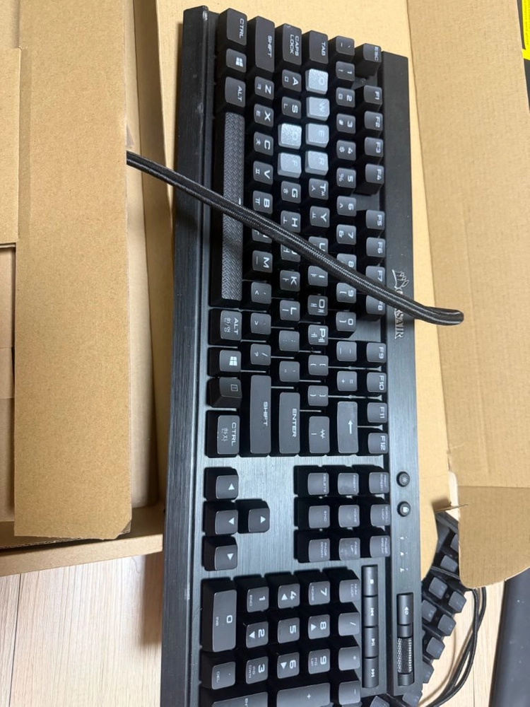 커세어 k70 럭스 적축 팝니다 이미지