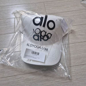 쿨거래시 6만5천택포! 미착용 새제품 정품 alo 알로 모자 화이트 두상커도 깔끔 이쁜모자 공용 이미지