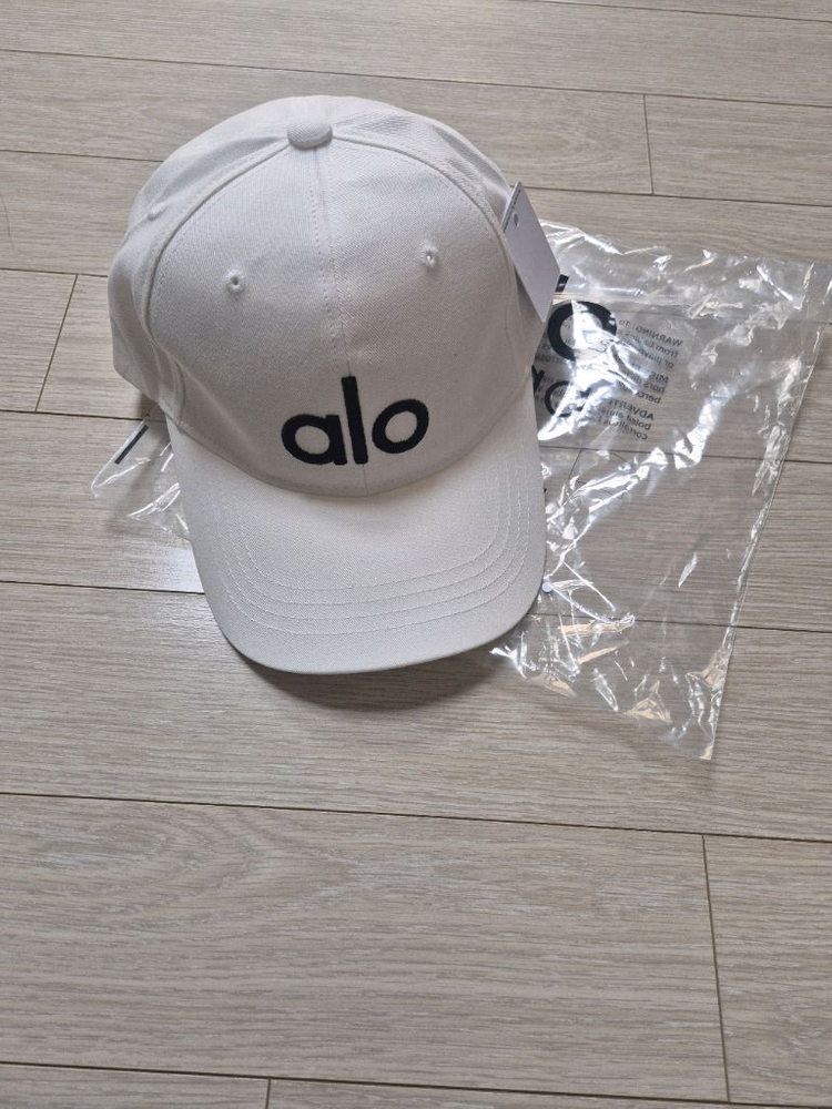 쿨거래시 6만5천택포! 미착용 새제품 정품 alo 알로 모자 화이트 두상커도 깔끔 이쁜모자 공용 이미지