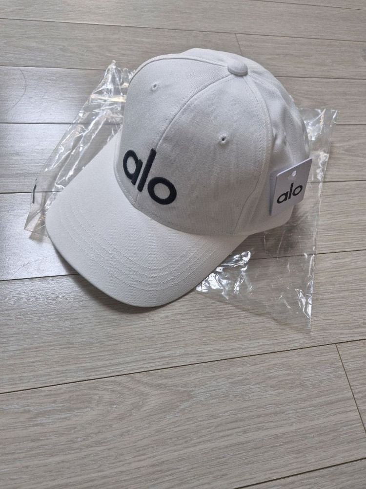 쿨거래시 6만5천택포! 미착용 새제품 정품 alo 알로 모자 화이트 두상커도 깔끔 이쁜모자 공용 이미지