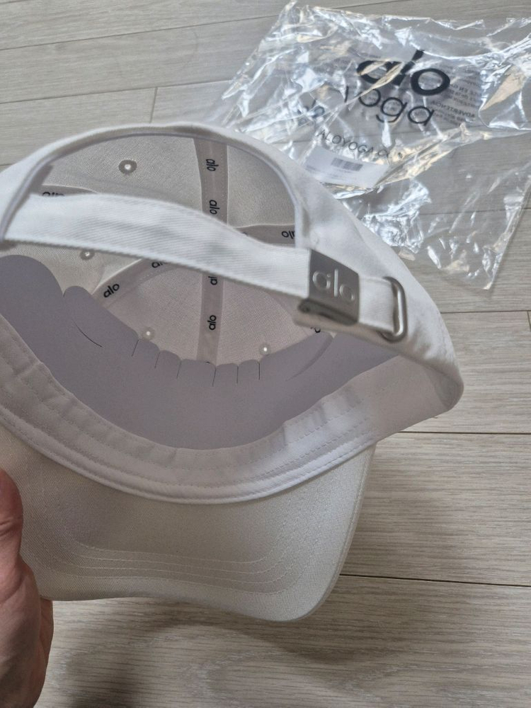 쿨거래시 6만5천택포! 미착용 새제품 정품 alo 알로 모자 화이트 두상커도 깔끔 이쁜모자 공용 이미지