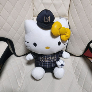 헬로키티 LAFC 축구 유니폼 인형 팝니다. 이미지