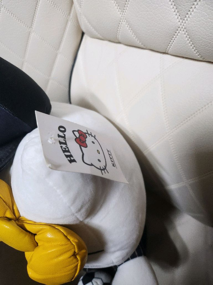 헬로키티 LAFC 축구 유니폼 인형 팝니다. 이미지