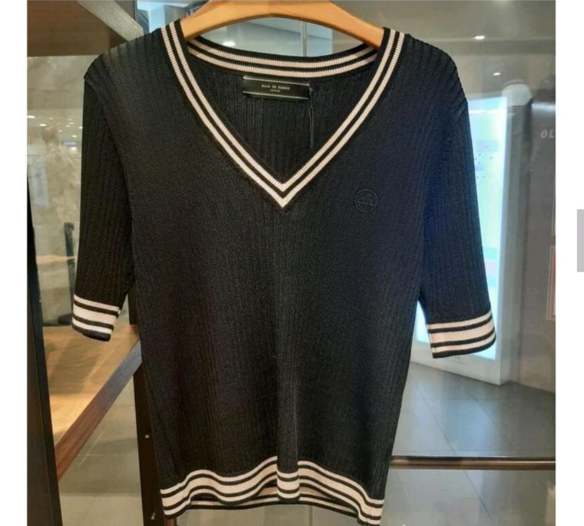 제시뉴욕 브이넥 니트티 이미지