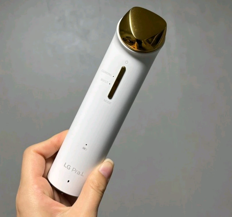 LG 프라엘 갈바닉 이온 부스터입니다.화이트색상과 핑크색상중 랜덤으로 가요거의 새상품 이미지