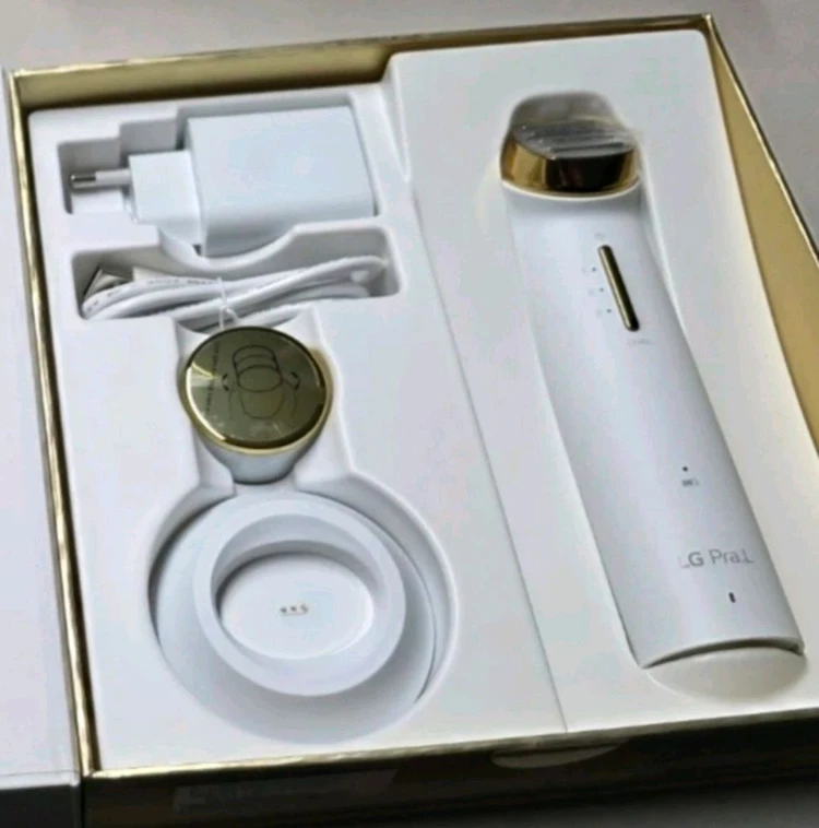 LG 프라엘 갈바닉 이온 부스터입니다.화이트색상과 핑크색상중 랜덤으로 가요거의 새상품 이미지