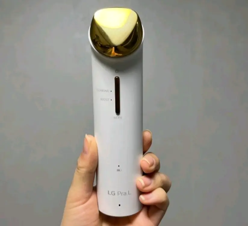LG 프라엘 갈바닉 이온 부스터입니다.화이트색상과 핑크색상중 랜덤으로 가요거의 새상품 이미지
