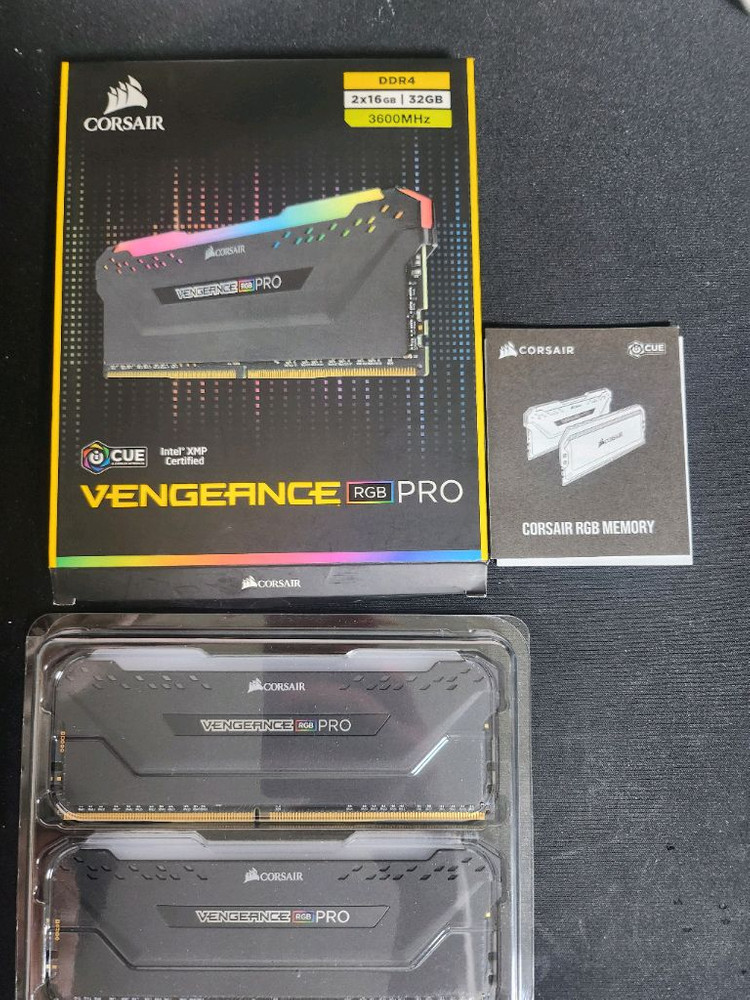 커세어 벤젠스 프로 DDR4 3600MHz 32GB 램 이미지
