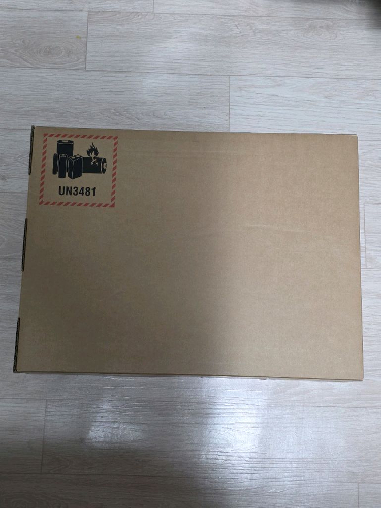 맥북프로16 M5 pro 24GB 1TB 미개봉 새제품 팝니다 MGEA4KH/A 이미지