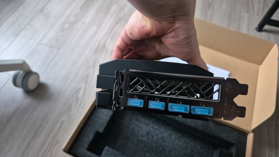 라데온 RX 7800XT 그래픽카드 이미지