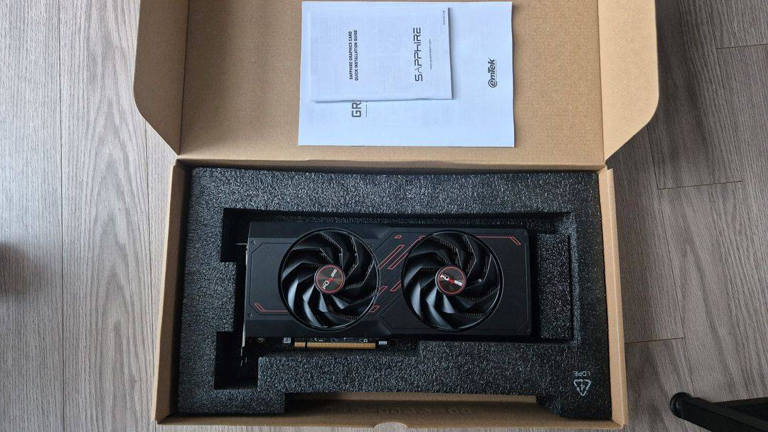 라데온 RX 7800XT 그래픽카드 이미지