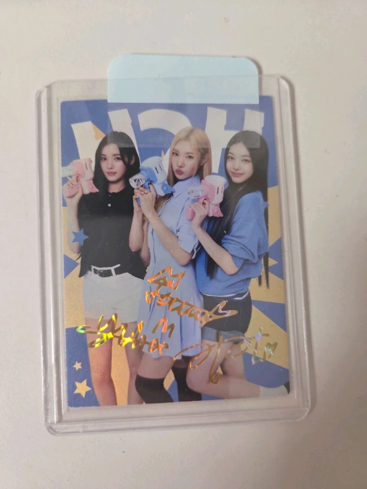 테레카 2025 루키 하츠투하츠 포토카드 이미지