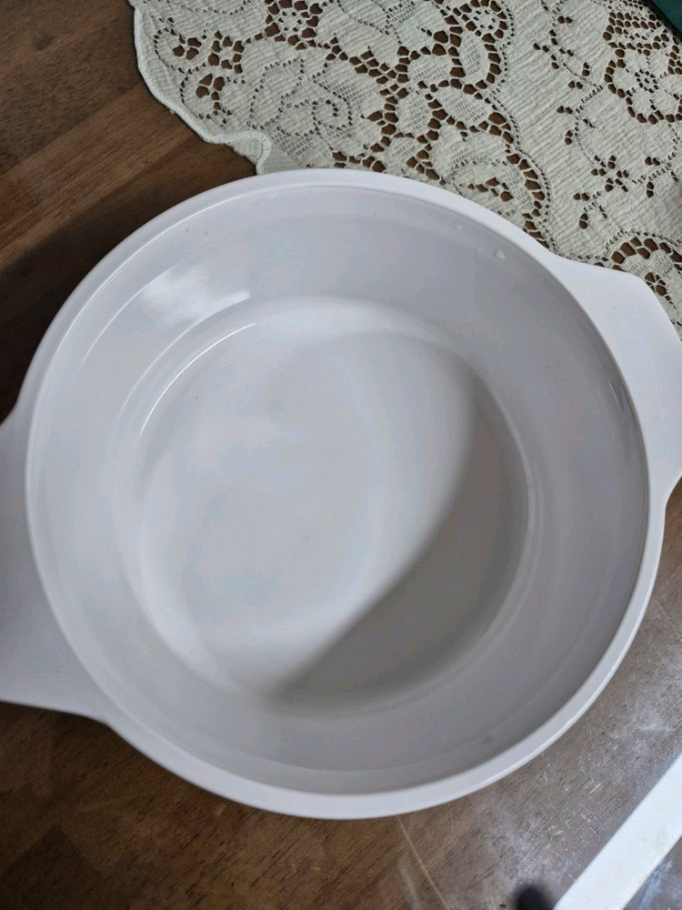 프랑스에서 만든 네오프렌 소재의 냄비입니다. 예쁜 과일 무늬가 그려져 있어 주방 인테리어 이미지