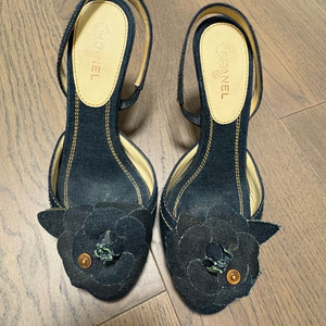 샤넬 카멜리아 샌들 이미지