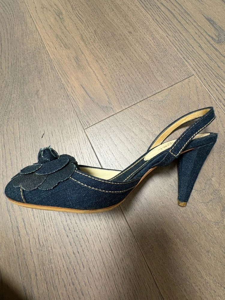 샤넬 카멜리아 샌들 이미지