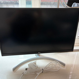 LG 27UL550 27인치 4K UHD IPS 모니터 이미지