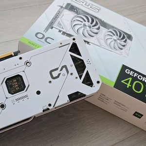 ASUS DUAL RTX 4070 EVO WHITE OC 이미지