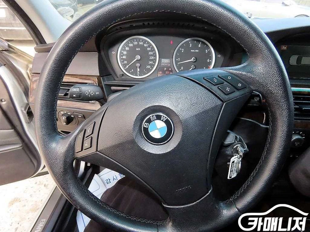 [BMW]5시리즈 (F10) 530i 세단 이미지