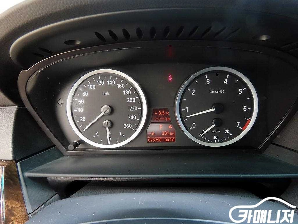 [BMW]5시리즈 (F10) 530i 세단 이미지