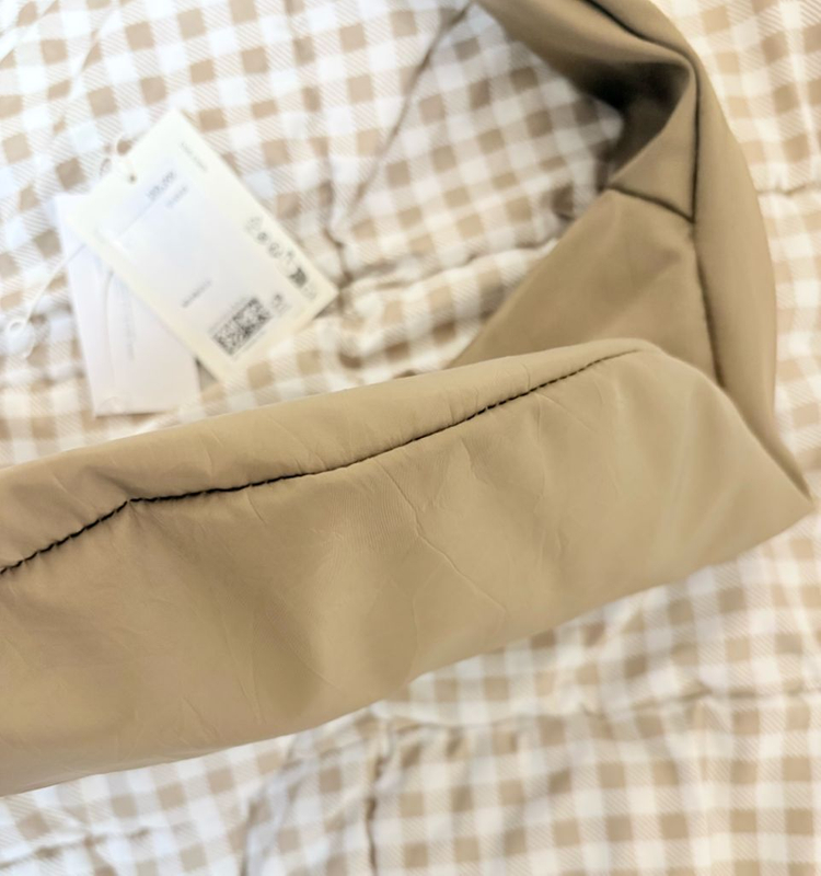 코스 커브드 크로스백 이미지