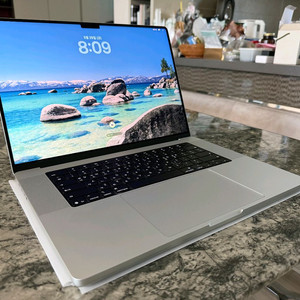 맥북프로 16 M5 Pro 48GB 1TB 실버 | 배터리100% | S급 | 풀박스 이미지
