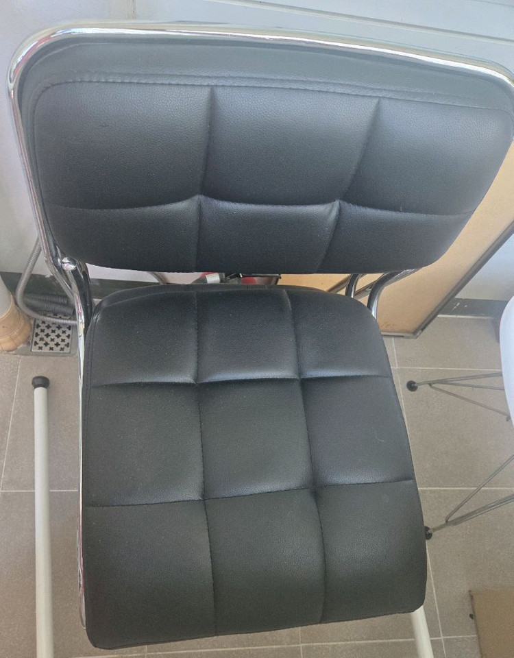 원형 테이블 식탁 책상 화이트 블랙 의자세트 이미지