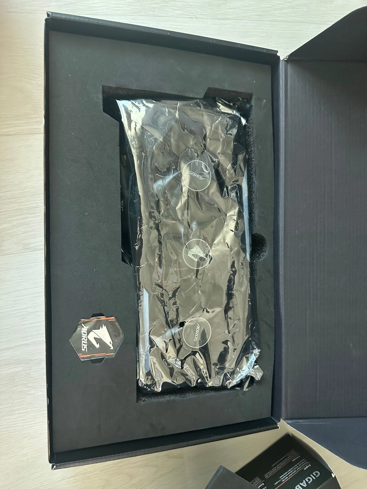 기가바이트 어로스마스터 RTX 3070 그래픽카드 풀박스 이미지