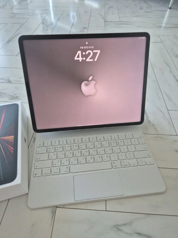 Apple 아이패드 프로 12.9 5세대 + 매직키보드 (128GB) 이미지