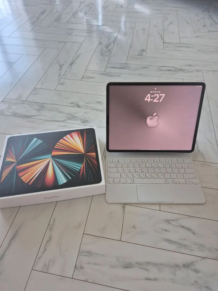 Apple 아이패드 프로 12.9 5세대 + 매직키보드 (128GB) 이미지