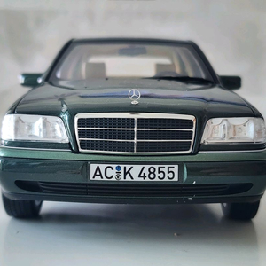 1:18 노레브 벤츠 W202 C200 그린 다이캐스트 이미지