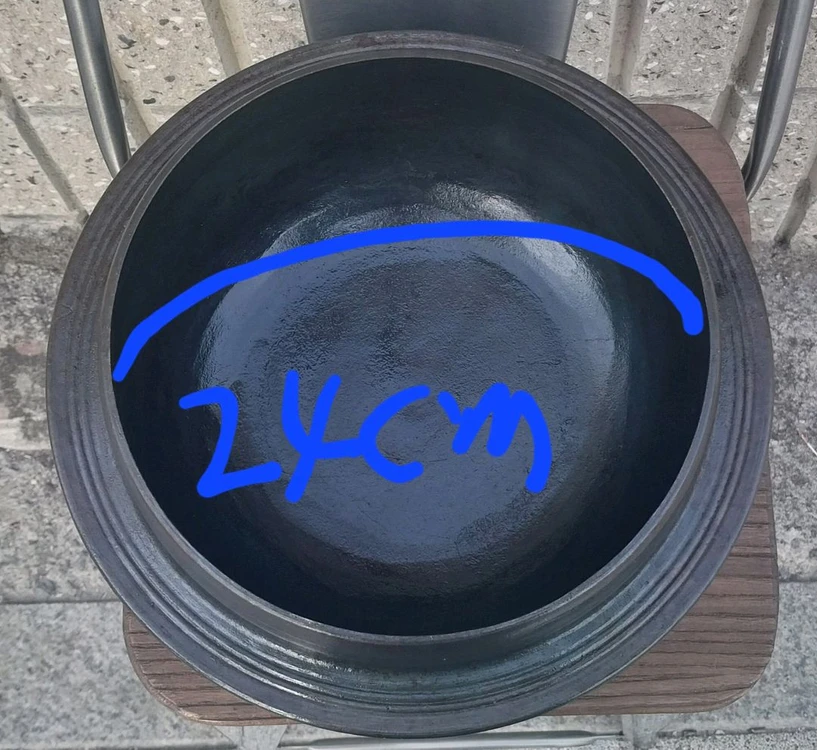 (중고)무쇠 가마솥 팝니다.(24cm/9인용) 이미지