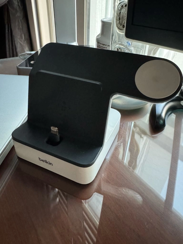 벨킨(Belkin) F8J200 아이폰 애플워치 충전독 판매 이미지