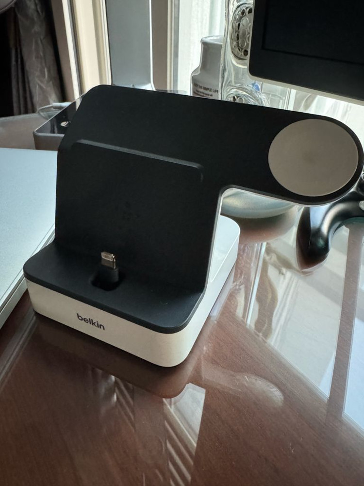 벨킨(Belkin) F8J200 아이폰 애플워치 충전독 판매 이미지