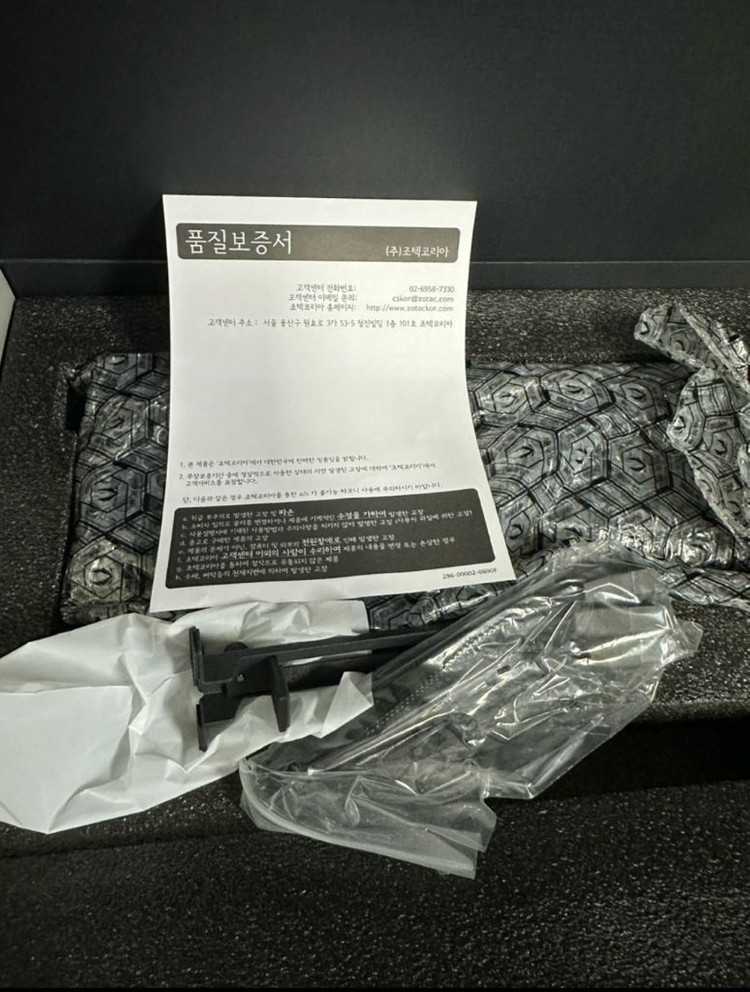 RTX 4070 Ti 그래픽카드 이미지