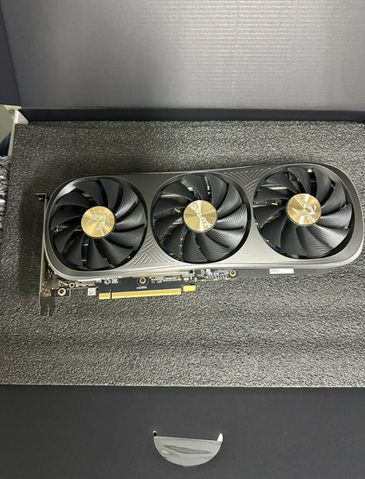 RTX 4070 Ti 그래픽카드 이미지