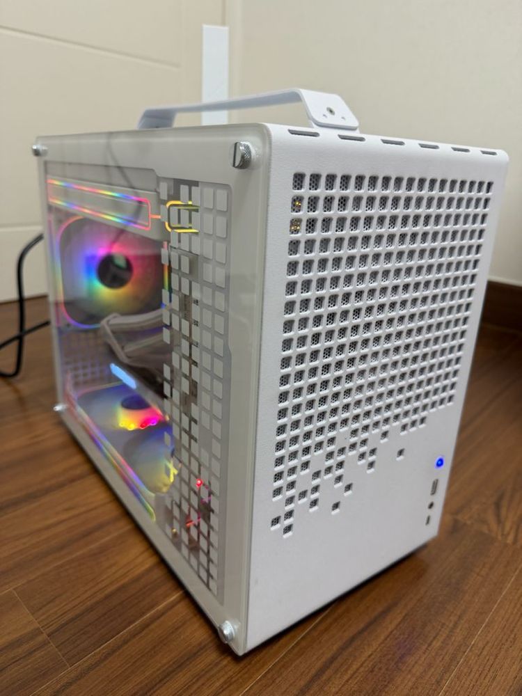게이밍컴퓨터 판매합니다.(ryzen7900, 4070super,32gb,512gb) 이미지