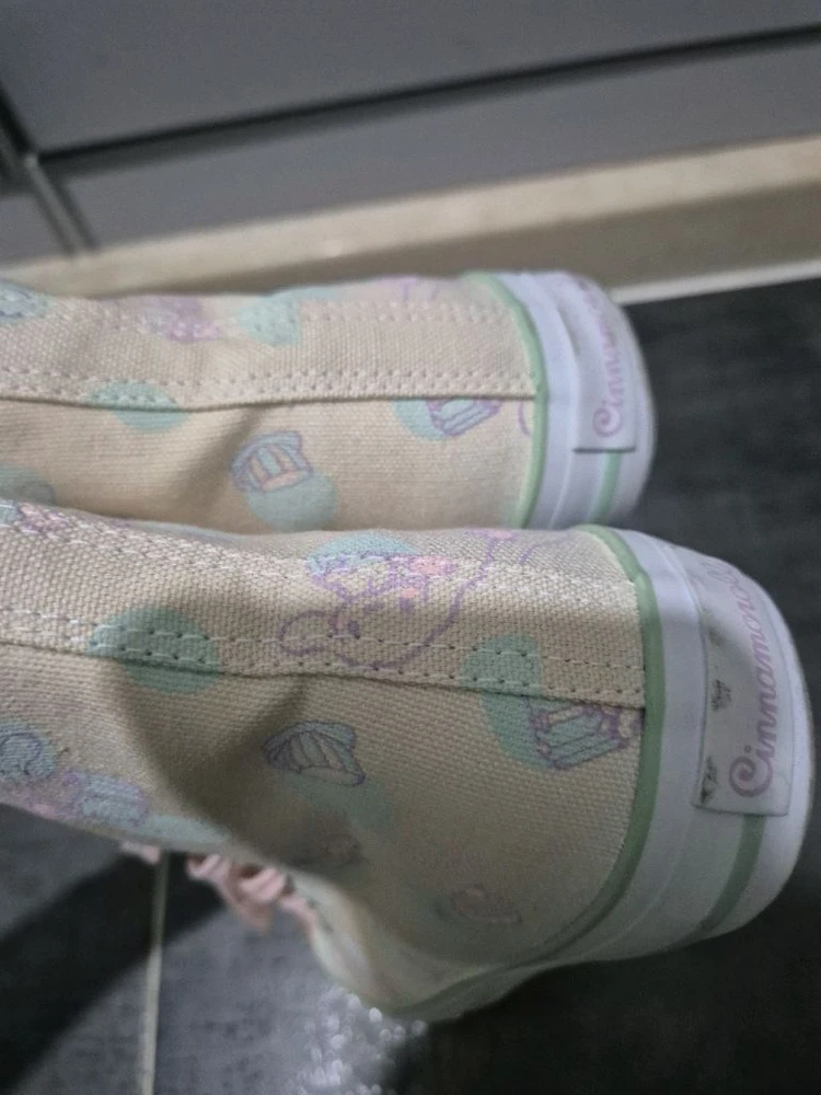 시나모롤 일본한정 운동화 이미지
