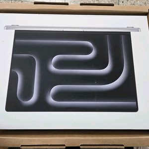 개봉 맥북 프로 16인치 M5 18코어 1TB 24GB 실버 팝니다 이미지
