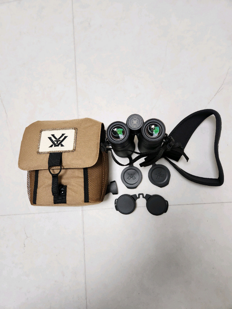 보텍스10ㅡ42쌍안경 킹옵트8ㅡ32쌍안경 이미지