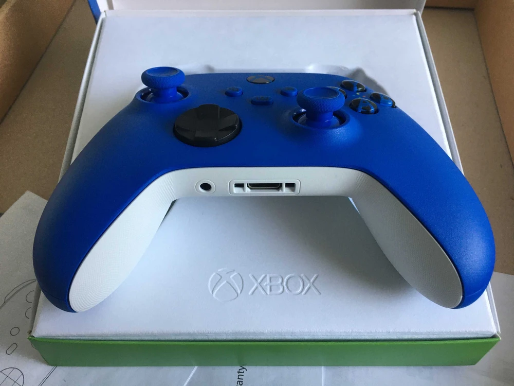XBOX 엑스박스 컨트롤러 4세대 쇼크블루 색상 이미지