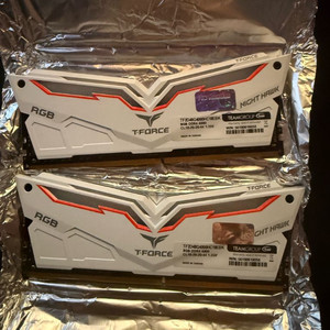 팀그룹 DDR4 4000 CL18 Night Hawk RGB White (16GB(8Gx2)) 팝니다. 이미지