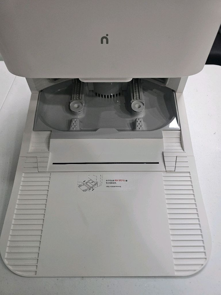 아이닉 로봇청소기 IX30 AI Ultra 25년 3월 제조 먼지봉투 새제품 포함 이미지