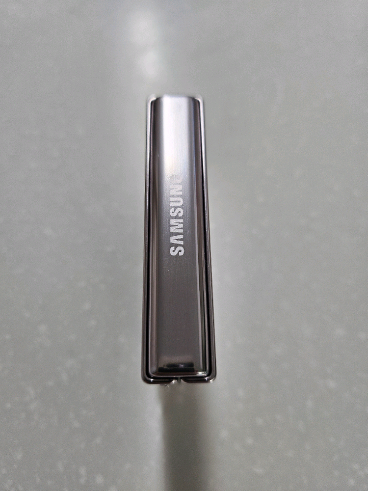 삼성 갤럭시 Z플립5 라벤더 256GB삼성 갤럭시 Z플립5 라벤더 색상 256GB 모델 이미지