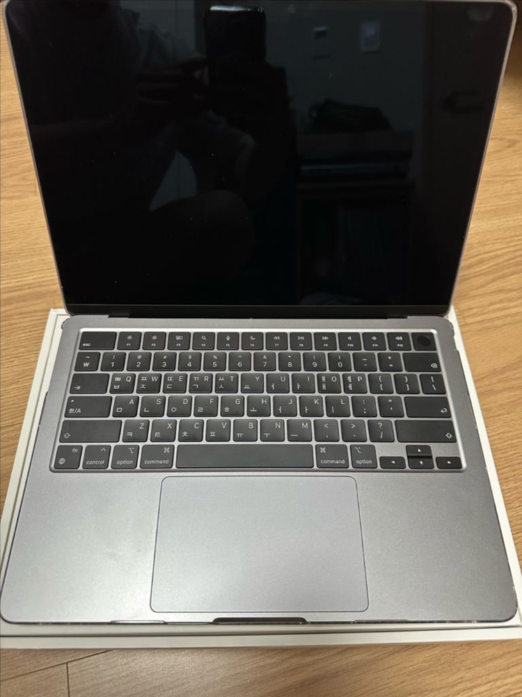 맥북에어 M2 13인치 8GB/256GB 스페이스그레이 이미지