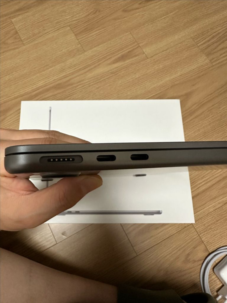 맥북에어 M2 13인치 8GB/256GB 스페이스그레이 이미지